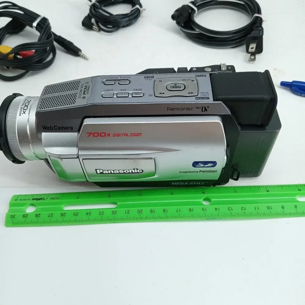 (P) Panasonic PV-DV102D MiniDV Palmcorder Camcorder Tested w/ AC Adapter